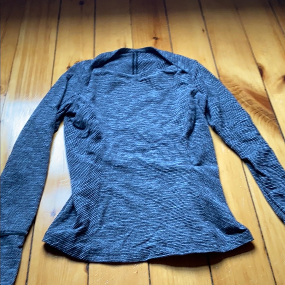 Lululemon long sleeve running shirt size 6